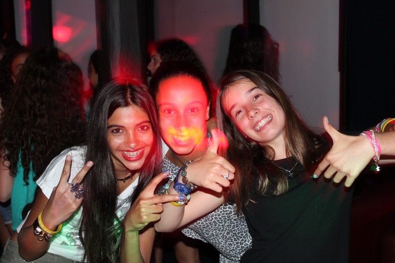 Village Camps International Summer Camp Leysin, Switzerland 2026-07-14 https://www.villagecamps.com/journals_admin/images/696-17-disco (14).jpg